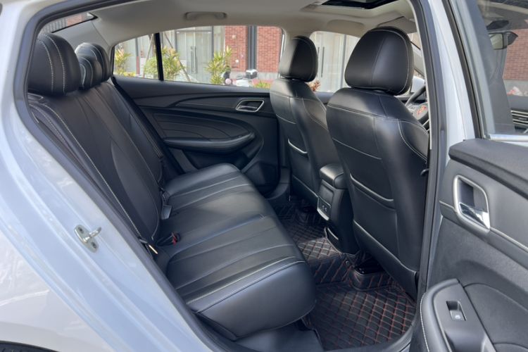 Used Roewe i5 2020 1.5L Automatic 4G Connect Luxury Flagship Edition Interior 5
