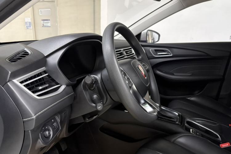 Used Roewe i5 2020 1.5L Automatic 4G Connect Luxury Flagship Edition Interior 5