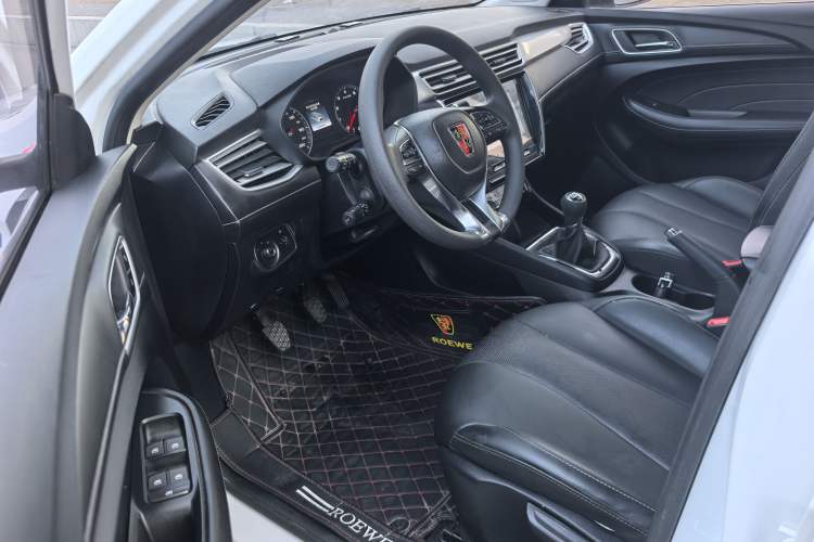 Used Roewe i5 2020 1.5L Manual 4G Connect Leehao Flagship Edition Interior 5