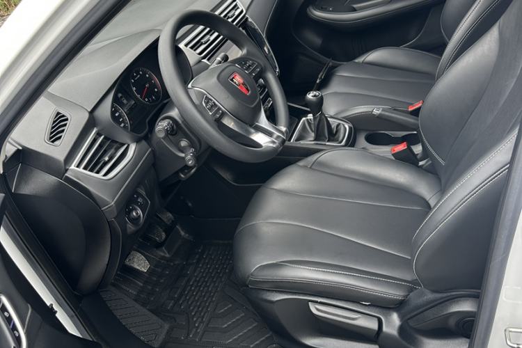 Used Roewe i5 2020 1.5L Manual 4G Connect Leehao Flagship Edition Interior 5
