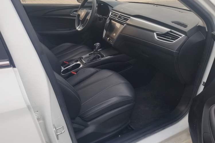 Used Roewe i5 2020 1.5L Automatic 4G Connect Luxury Flagship Edition Interior 5