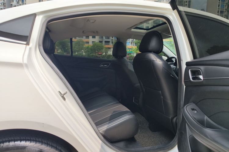 Used Roewe i5 2020 1.5L Automatic 4G Connected Leading Intelligent Driving Edition Interior 6