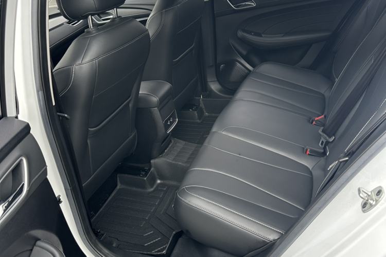 Used Roewe i5 2020 1.5L Manual 4G Connect Leehao Flagship Edition Interior 6