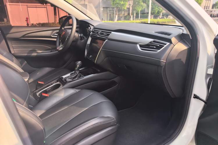 Used Roewe i5 2020 1.5L Automatic 4G Connect Luxury Flagship Edition Interior 7