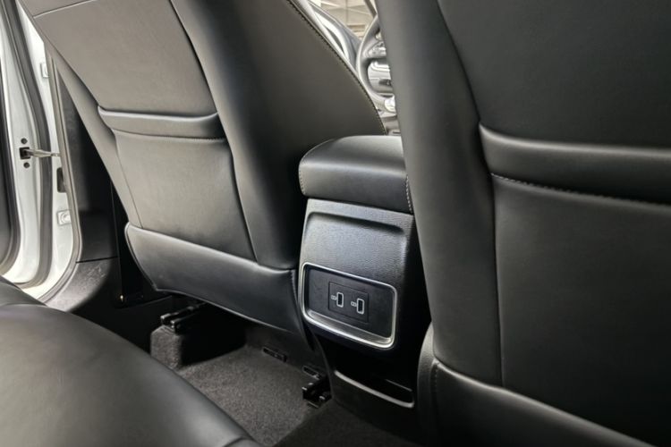 Used Roewe i5 2020 1.5L Automatic 4G Connect Luxury Flagship Edition Interior 7