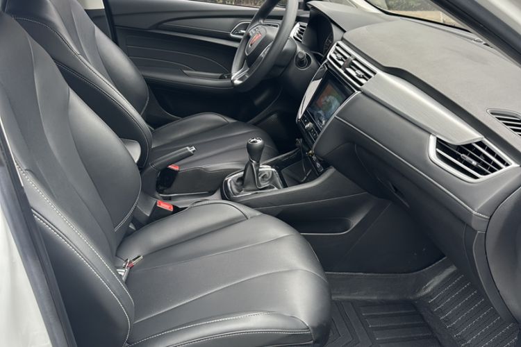 Used Roewe i5 2020 1.5L Manual 4G Connect Leehao Flagship Edition Interior 8