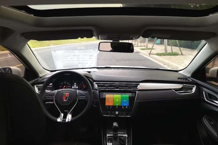Used Roewe i5 2020 1.5L Automatic 4G Connect Luxury Flagship Edition Interior 8