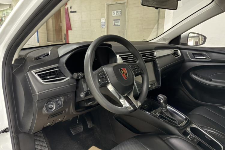 Used Roewe i5 2020 1.5L Automatic 4G Connect Luxury Flagship Edition Interior 9