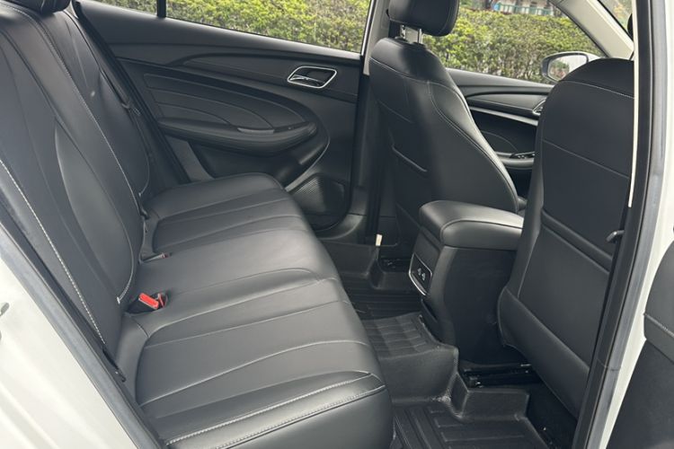 Used Roewe i5 2020 1.5L Manual 4G Connect Leehao Flagship Edition Interior 9