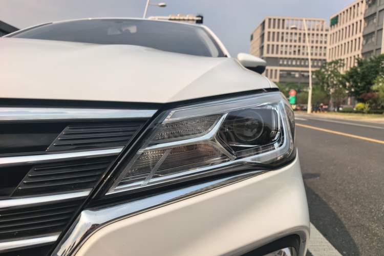 Used Roewe i5 2020 1.5L Automatic 4G Connect Luxury Flagship Edition Left Front Headlight