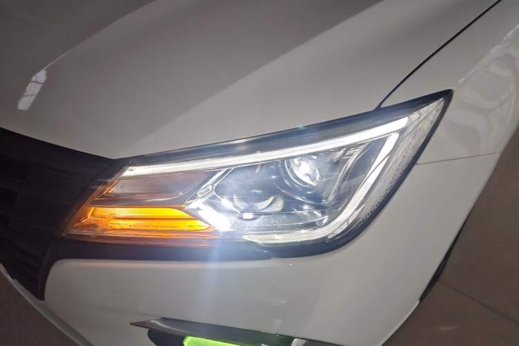 Used Roewe i5 2020 1.5L Automatic 4G Connect Luxury Flagship Edition Left Front Headlight