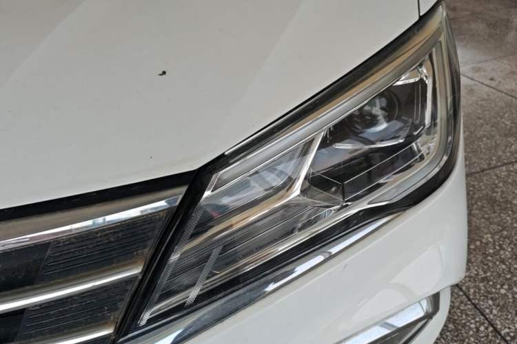 Used Roewe i5 2020 1.5L Automatic 4G Connect Luxury Flagship Edition Left Front Headlight