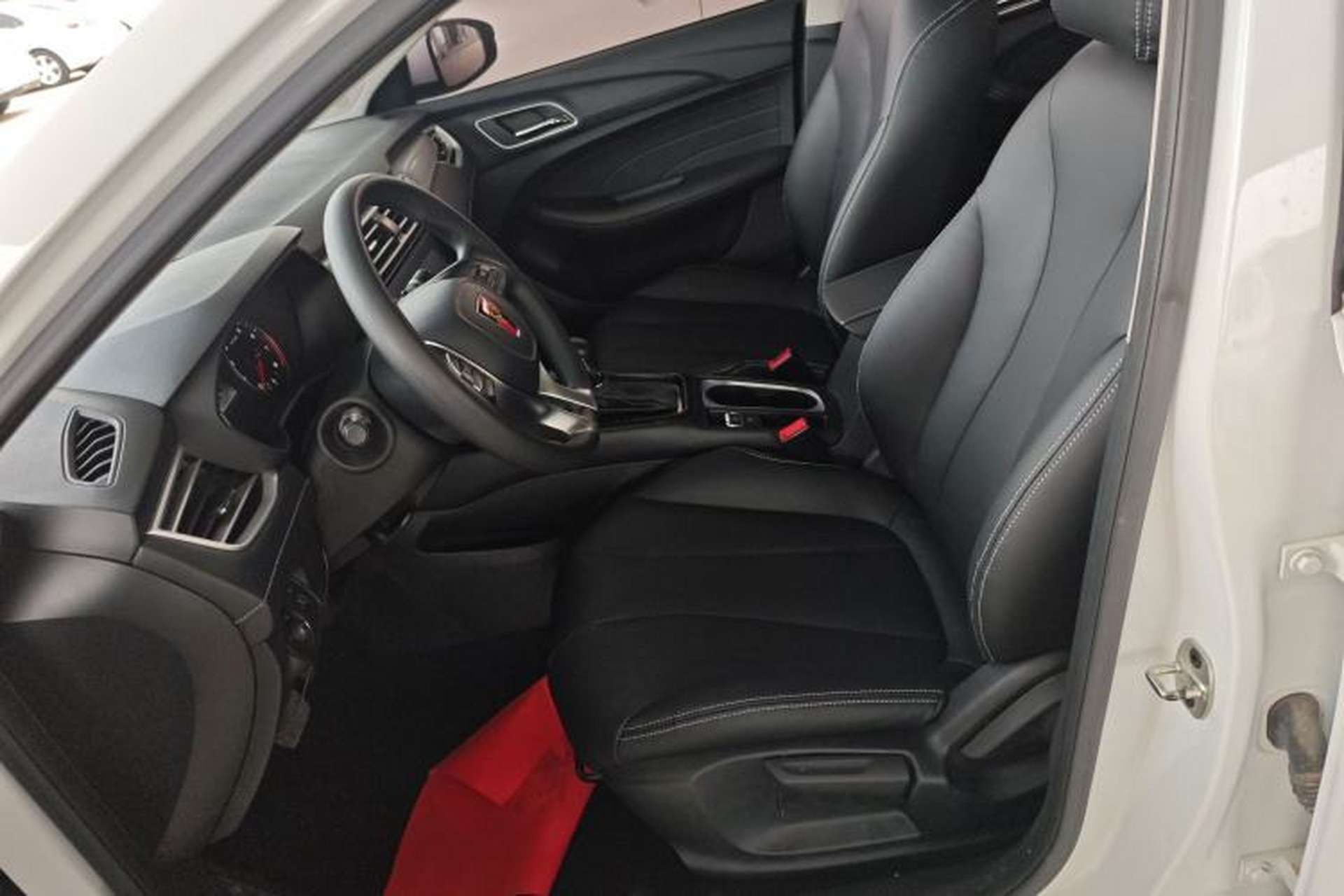 Used Roewe i5 2020 1.5L Automatic 4G Connected Linghao Edition Left Front Seat