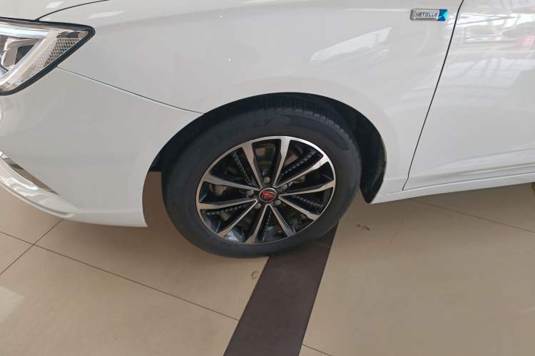 Used Roewe i5 2020 1.5L Automatic 4G Connect Luxury Flagship Edition Left Front Wheel Hub