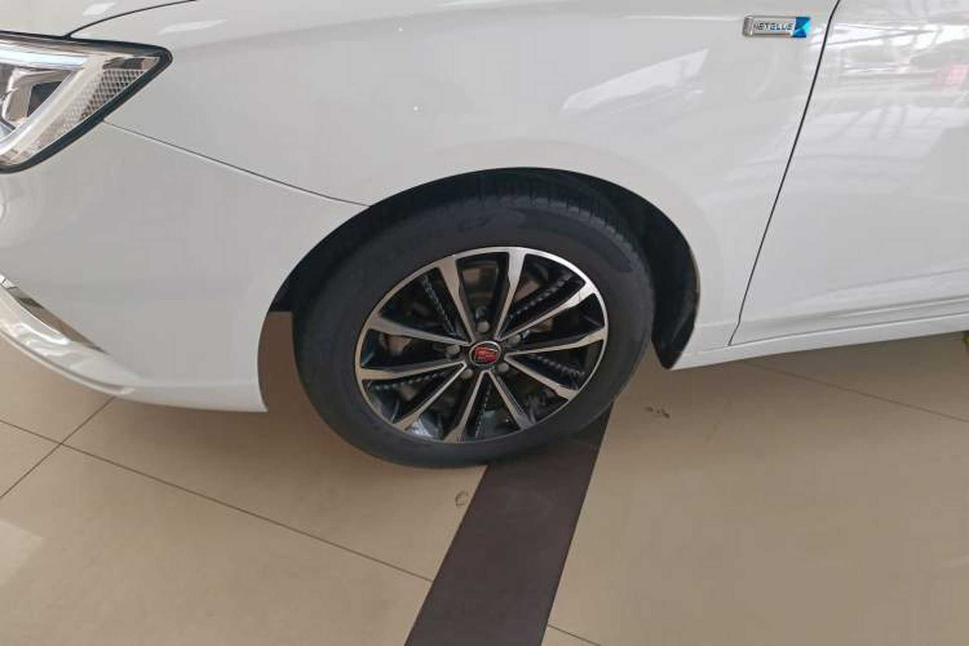 Used Roewe i5 2020 1.5L Automatic 4G Connect Luxury Flagship Edition Left Front Wheel Hub