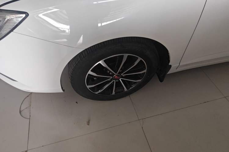 Used Roewe i5 2020 1.5L Automatic 4G Connect Luxury Flagship Edition Left Front Wheel Hub