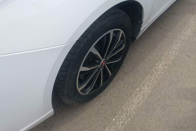 Used Roewe i5 2020 1.5L Automatic 4G Connect Luxury Flagship Edition Left Front Wheel Hub