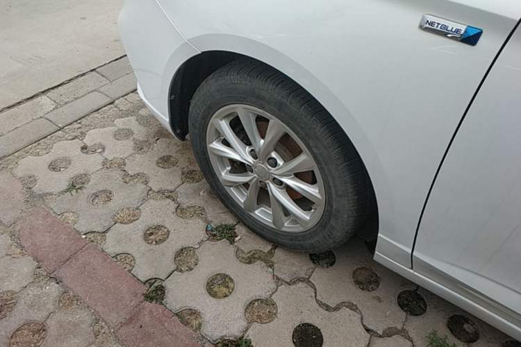 Used Roewe i5 2020 1.5L Automatic 4G Connected Linghao Edition Left Front Wheel Hub