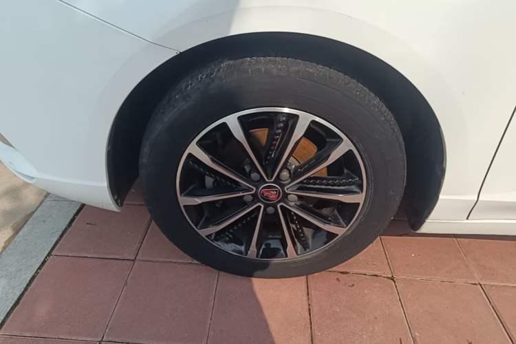 Used Roewe i5 2020 1.5L Automatic 4G Connect Luxury Flagship Edition Left Front Wheel Hub