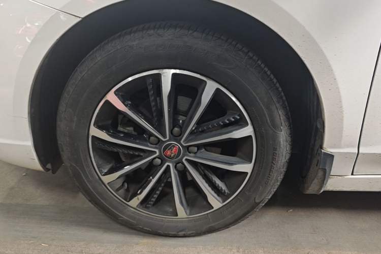 Used Roewe i5 2020 1.5L Automatic 4G Connect Luxury Flagship Edition Left Front Wheel Hub