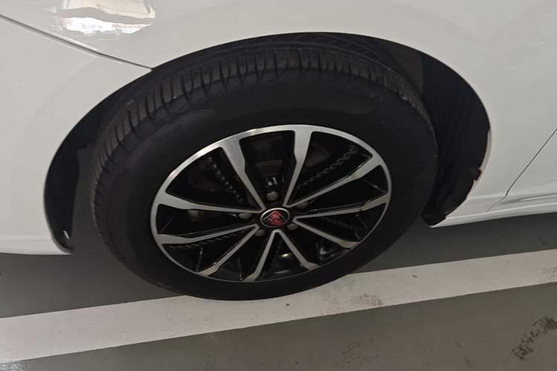 Used Roewe i5 2020 1.5L Automatic 4G Connect Luxury Flagship Edition Left Front Wheel Hub