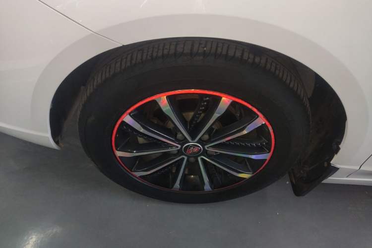 Used Roewe i5 2020 1.5L Automatic 4G Connect Luxury Flagship Edition Left Front Wheel Hub