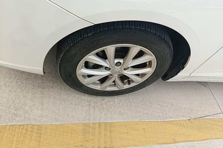 Used Roewe i5 2020 1.5L Automatic 4G Connected Linghao Edition Left Front Wheel Hub