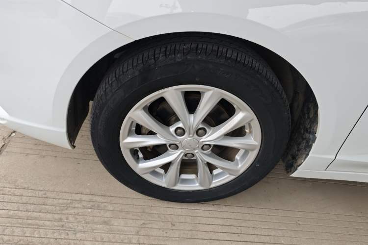 Used Roewe i5 2020 1.5L Automatic 4G Connected Linghao Edition Left Front Wheel Hub