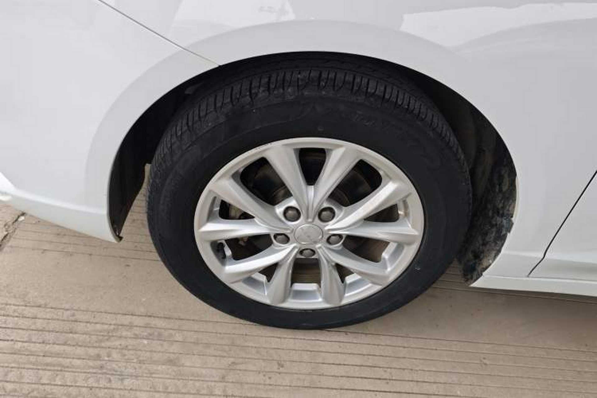 Used Roewe i5 2020 1.5L Automatic 4G Connected Linghao Edition Left Front Wheel Hub
