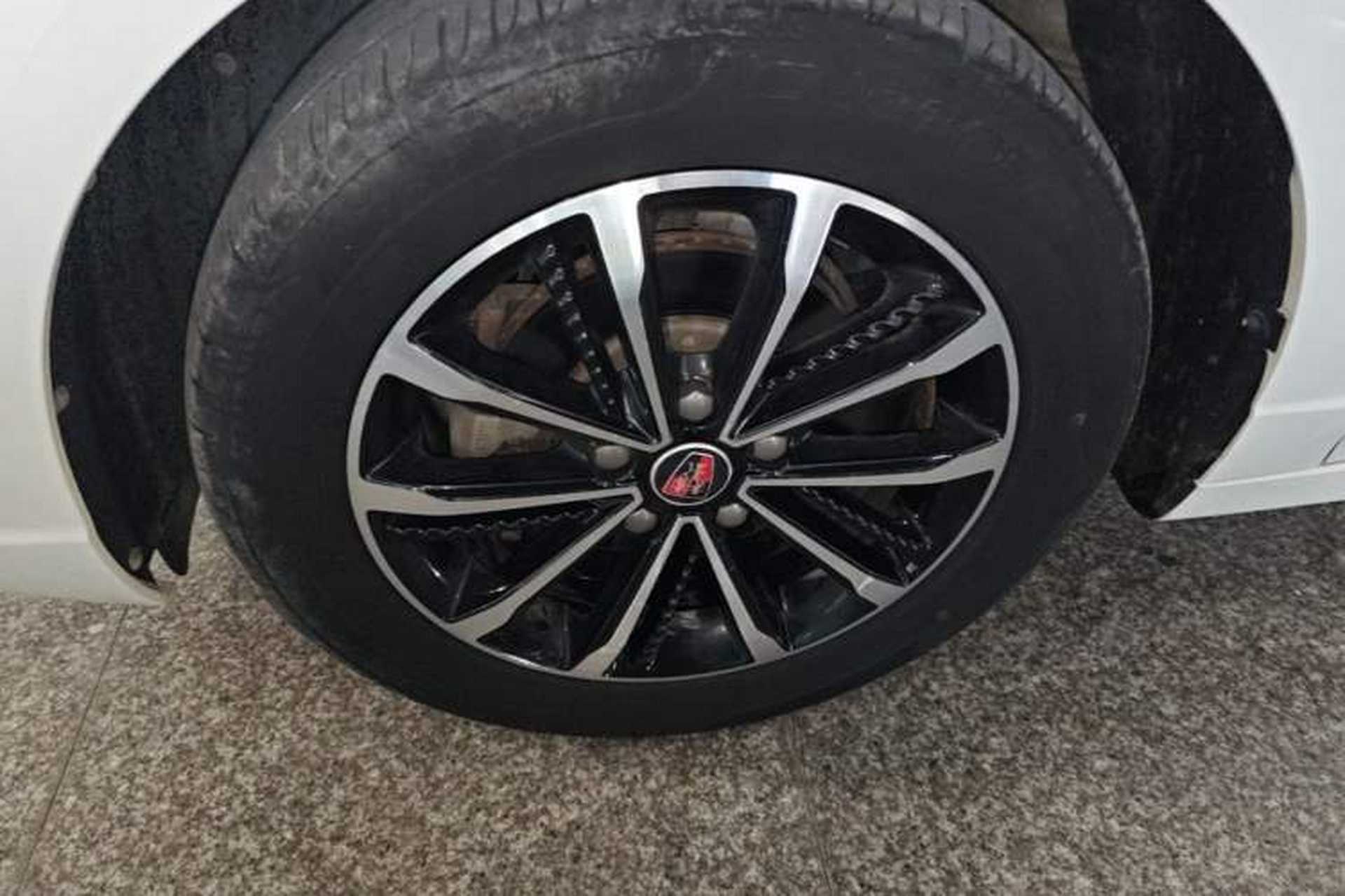 Used Roewe i5 2020 1.5L Automatic 4G Connect Luxury Flagship Edition Left Front Wheel Hub