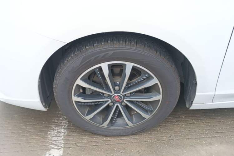 Used Roewe i5 2020 1.5L Automatic 4G Connect Luxury Flagship Edition Left Front Wheel Hub