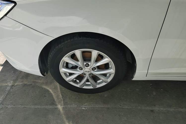 Used Roewe i5 2020 1.5L Automatic 4G Connected Linghao Edition Left Front Wheel Hub