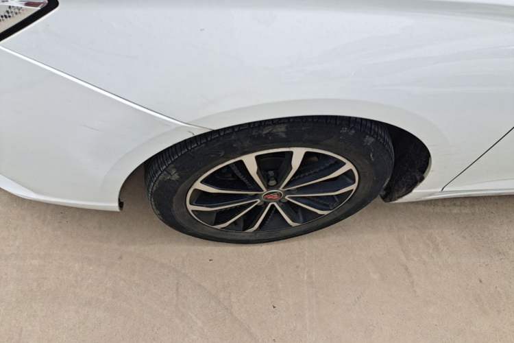Used Roewe i5 2020 1.5L Automatic 4G Connect Luxury Flagship Edition Left Front Wheel Hub