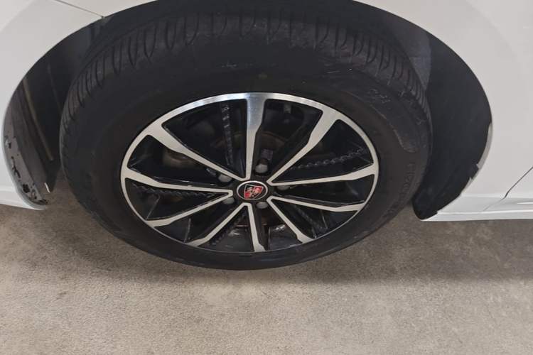 Used Roewe i5 2020 1.5L Automatic 4G Connect Luxury Flagship Edition Left Front Wheel Hub