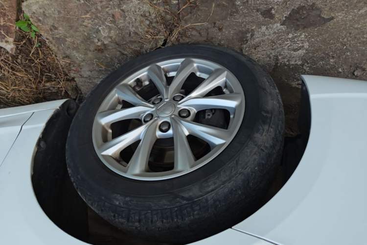 Used Roewe i5 2020 1.5L Manual 4G Connect Luxury Edition Left Front Wheel Hub