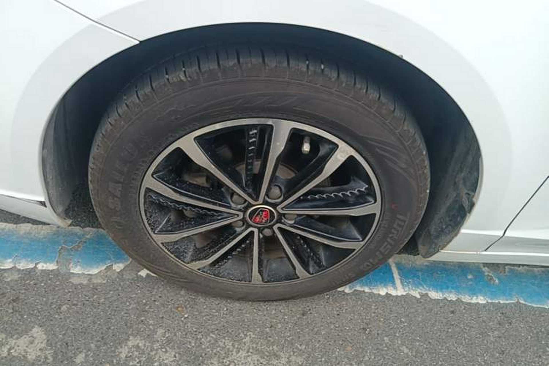 Used Roewe i5 2020 1.5L Automatic 4G Connect Luxury Flagship Edition Left Front Wheel Hub
