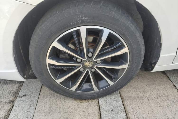 Used Roewe i5 2020 1.5L Manual 4G Connect Leehao Flagship Edition Left Front Wheel Hub