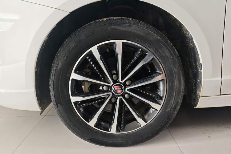 Used Roewe i5 2020 1.5L Automatic 4G Connect Luxury Flagship Edition Left Front Wheel Hub