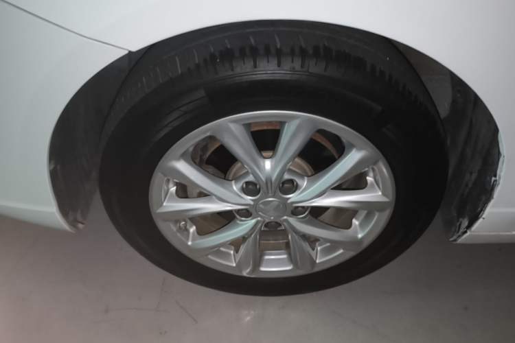 Used Roewe i5 2020 1.5L Automatic 4G Connected Linghao Edition Left Front Wheel Hub