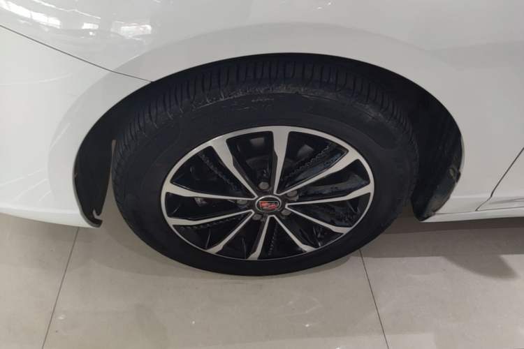 Used Roewe i5 2020 1.5L Automatic 4G Connect Luxury Flagship Edition Left Front Wheel Hub