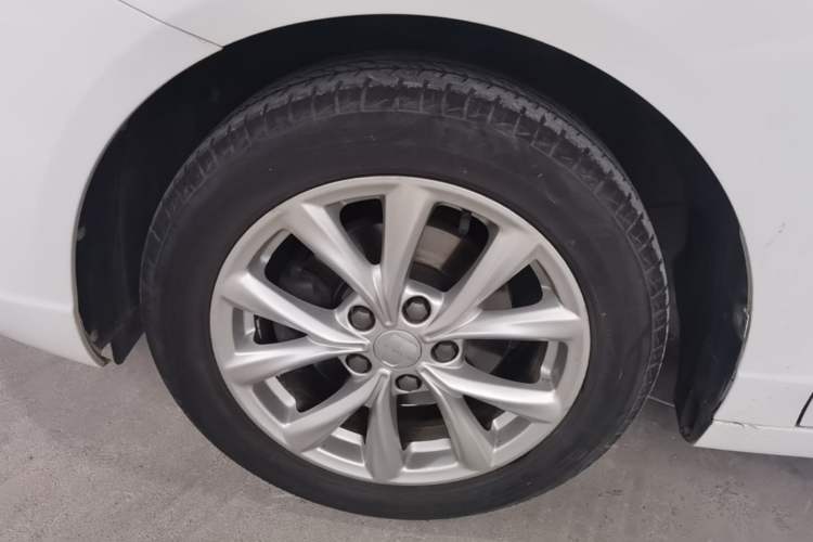 Used Roewe i5 2020 1.5L Manual 4G Connect Luxury Edition Left Front Wheel Hub