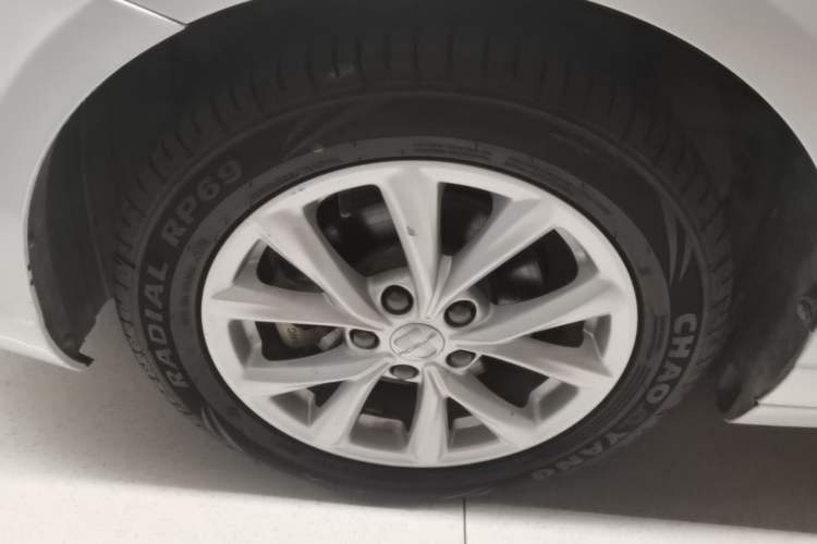 Used Roewe i5 2020 1.5L Automatic 4G Connected Linghao Edition Left Front Wheel Hub