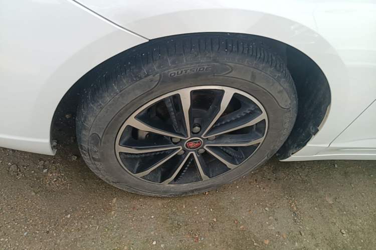Used Roewe i5 2020 1.5L Automatic 4G Connect Luxury Flagship Edition Left Front Wheel Hub