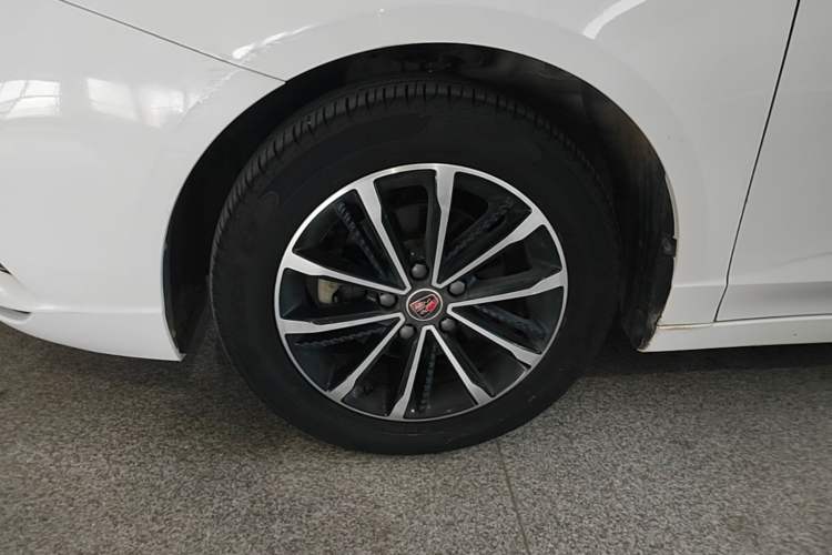 Used Roewe i5 2020 1.5L Automatic 4G Connect Luxury Flagship Edition Left Front Wheel Hub
