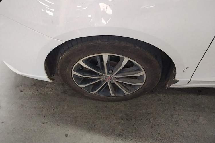 Used Roewe i5 2020 1.5L Automatic 4G Connect Luxury Flagship Edition Left Front Wheel Hub