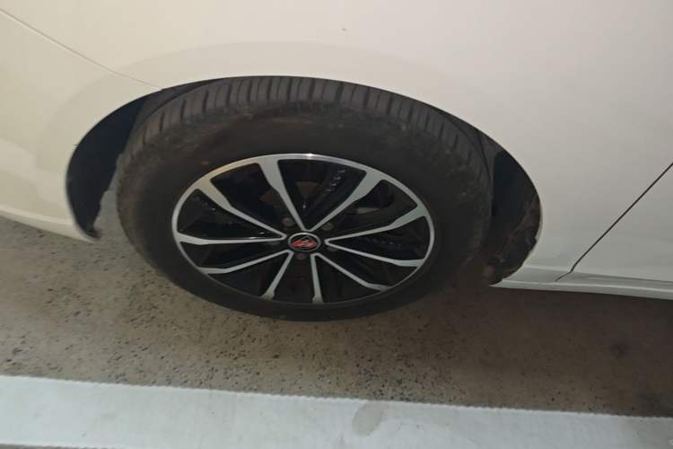 Used Roewe i5 2020 1.5L Manual 4G Connect Leehao Flagship Edition Left Front Wheel Hub