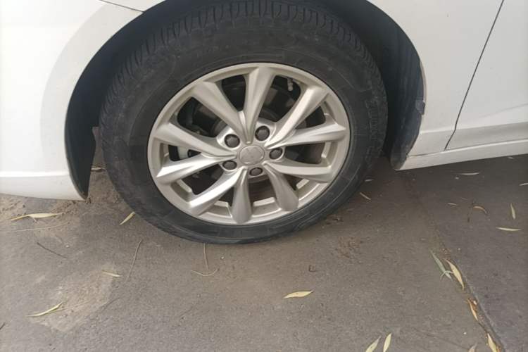 Used Roewe i5 2020 1.5L Automatic 4G Connected Linghao Edition Left Front Wheel Hub