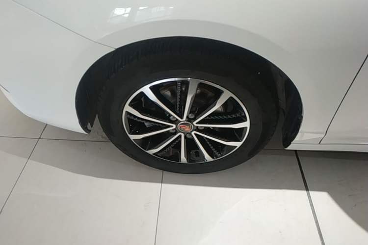 Used Roewe i5 2020 1.5L Automatic 4G Connect Luxury Flagship Edition Left Front Wheel Hub