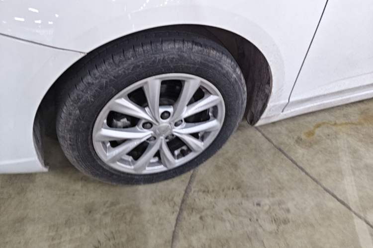 Used Roewe i5 2020 1.5L Manual 4G Connect Luxury Edition Left Front Wheel Hub