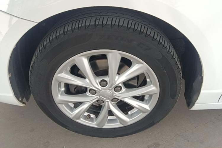Used Roewe i5 2020 1.5L Manual 4G Connect Luxury Edition Left Front Wheel Hub